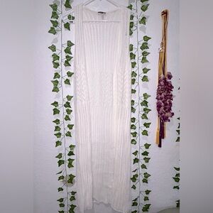 Cardigan from the brand express, white, good for styling anything! Size, XS/S